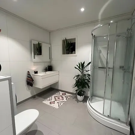 Moderne Hjem Med Hoy Standard Og Privat Takterasse Daire *