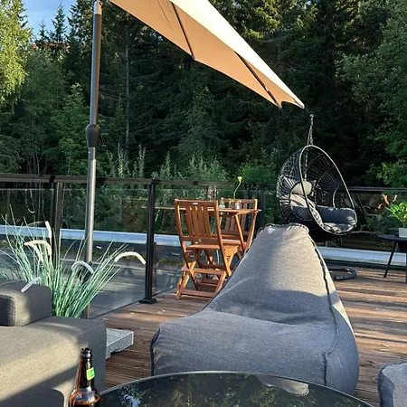 Moderne Hjem Med Hoy Standard Og Privat Takterasse